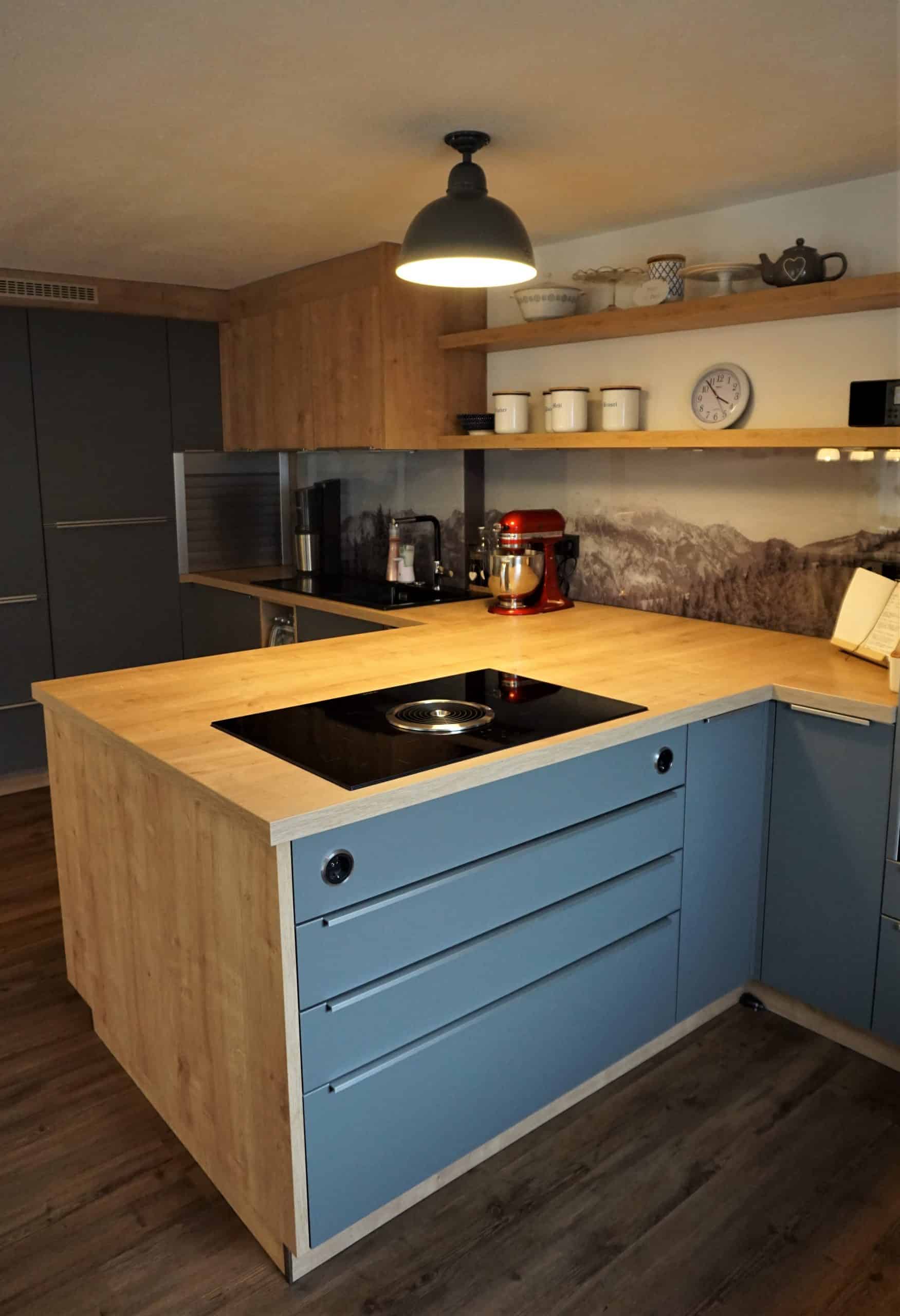 Nolte Küche in Chalet Eiche mit Quarzgrau matt kombiniert - Lifestyle